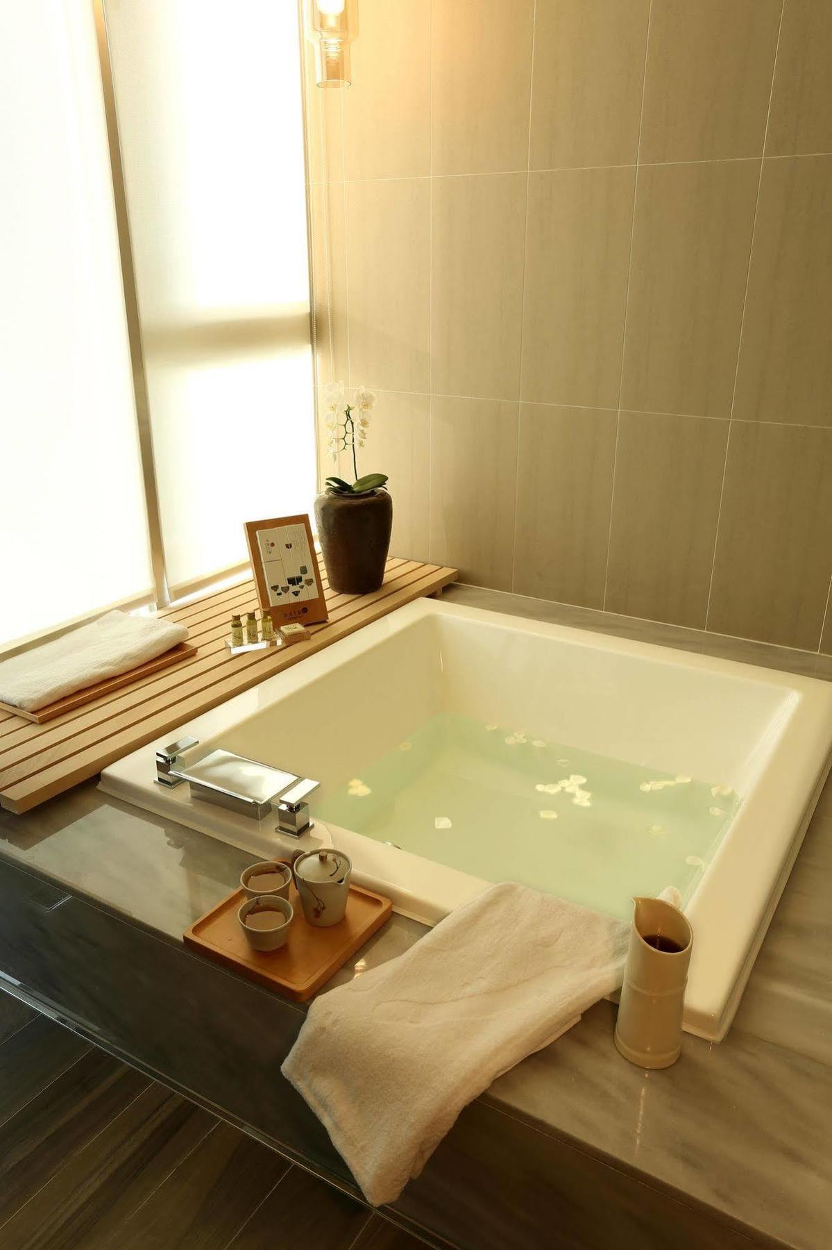 Hotel Day Plus Teascape Chiayi City Exterior photo