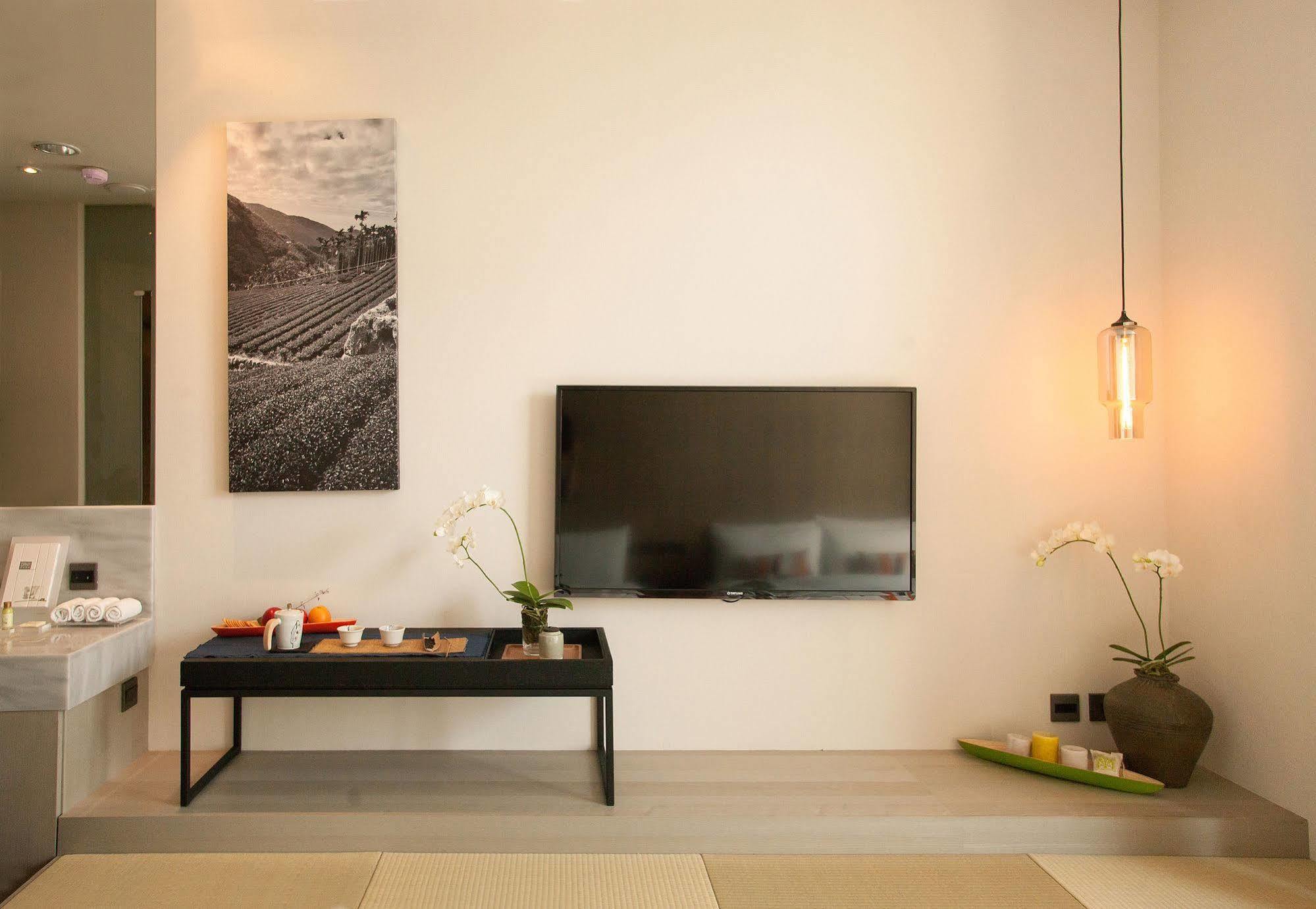 Hotel Day Plus Teascape Chiayi City Exterior photo